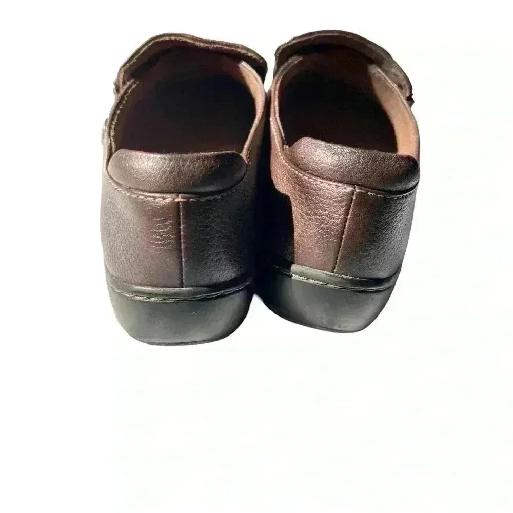 CLARKS - WOMENS CORA POPPY SHOES•BROWN GENUINE LEATHER FLATS•SIZE 61/2•
